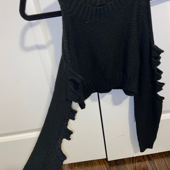 Black cropped cut out hoodie - Picture 3 of 4
